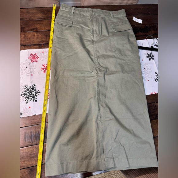 Gap Utility Midi Skirt, size 29/8 Tall, Mesculen Green - Picture 9 of 9